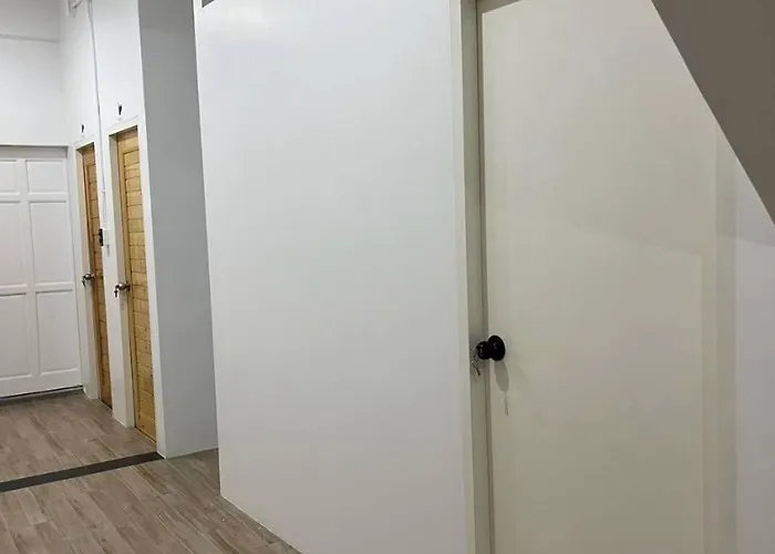 호스텔 9 Mins To Bts 2 Private Queen - Share Bath 방콕